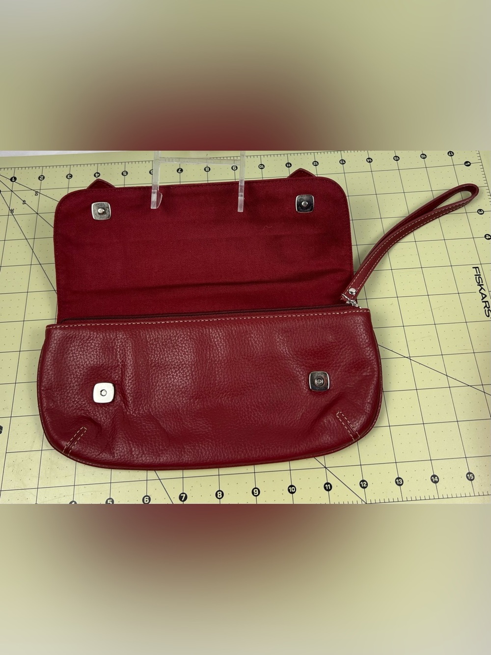 Ann Taylor/Loft  Red Leather Clutch Bag with  Buckle and Wrist strap EUC - Picture 3 of 9